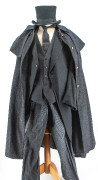 Jaquette avec cape et gilet foncé