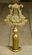 Pointe de drapeau musique / lyre