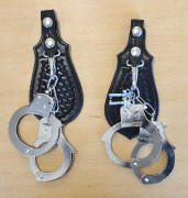 Menottes avec passant de ceinture