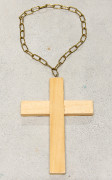 Croix en bois à porter autour du cou