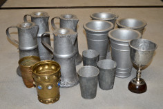 Vases, gobelets et cruches