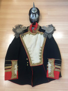 Uniforme de parade fantaisie avec casque à pointe